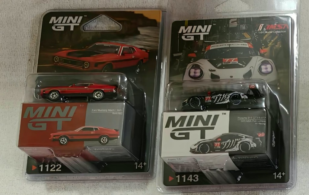 MINI GT Combo — 1971 Ford Mustang Mach 1 + Porsche 911 GT3 R #77