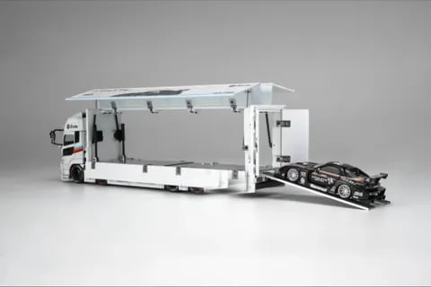 MotorHelix LB-TRUCKS UD Quon Cargo Truck "Athlete White" photo 8