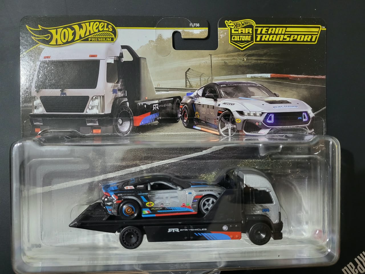 Hot Wheels Hot Wheels Premium Ford Mustang RTR Spec 5-FD Team Transport | Aero Lift 1:64